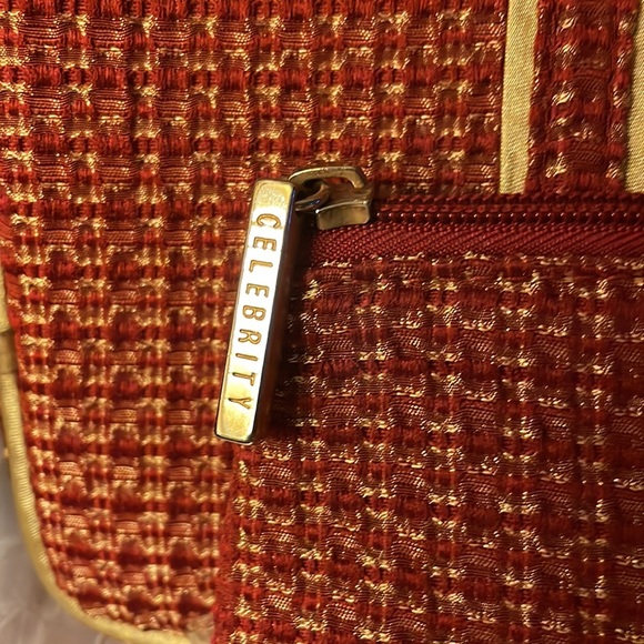 Celebrity travel bag w/handles & matching makeup bag. rusty red with gold trim - Picture 2 of 9
